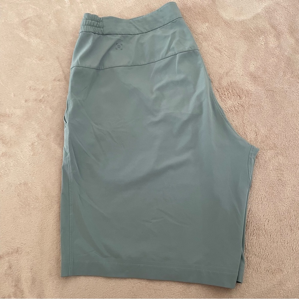 Lululemon shorts size 34 - Picture 2 of 11